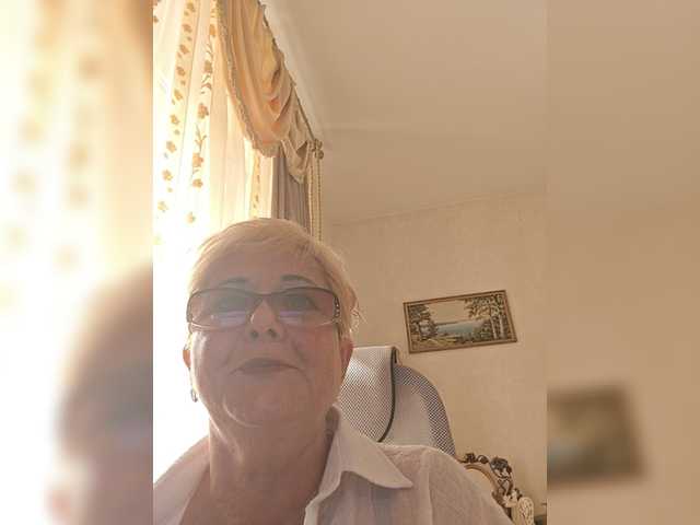 KarinkaSweet live cam on BongaCams