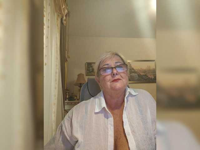 KarinkaSweet live cam on BongaCams