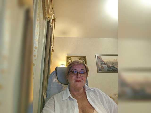 KarinkaSweet live cam on BongaCams