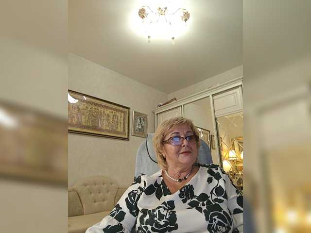 KarinkaSweet's BongaCams show and profile