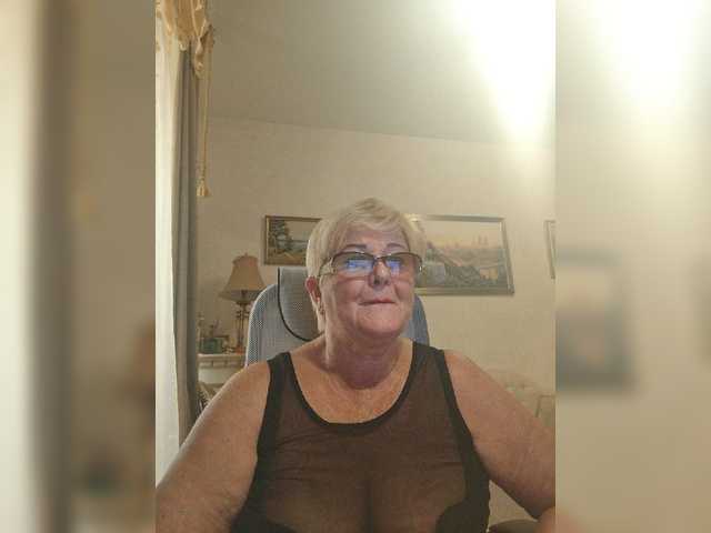 KarinkaSweet live webcam show