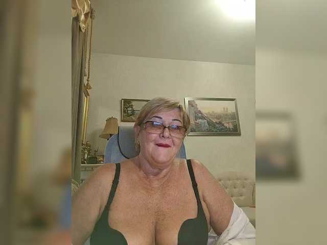 KarinkaSweet live cam on BongaCams