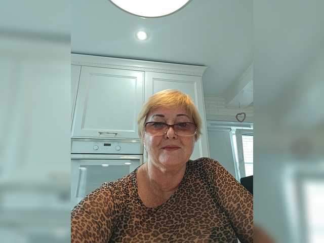 KarinkaSweet live cam on BongaCams