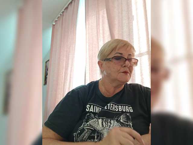 KarinkaSweet live cam on BongaCams