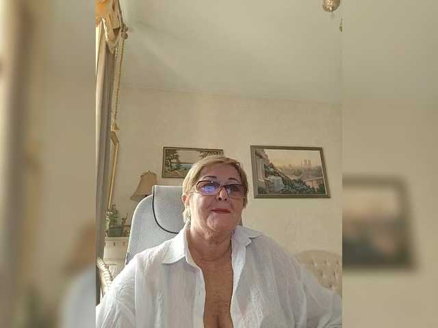 KarinkaSweet live cam on BongaCams