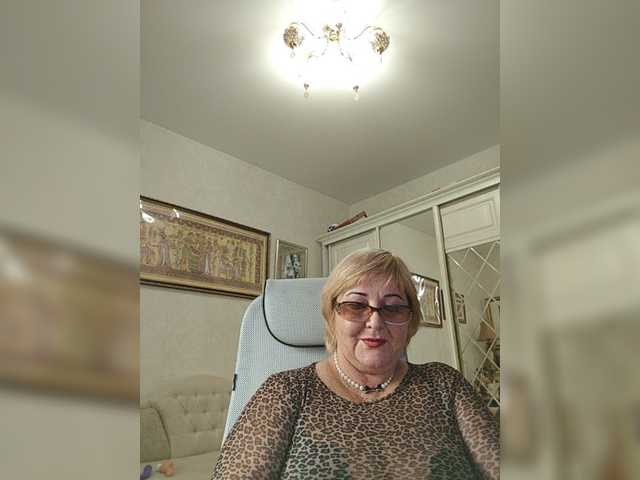 KarinkaSweet's BongaCams show and profile