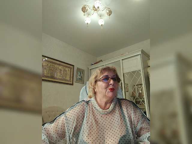 KarinkaSweet's BongaCams show and profile