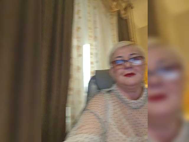 KarinkaSweet live cam on BongaCams