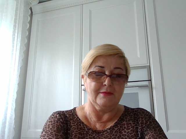 KarinkaSweet — live female cam