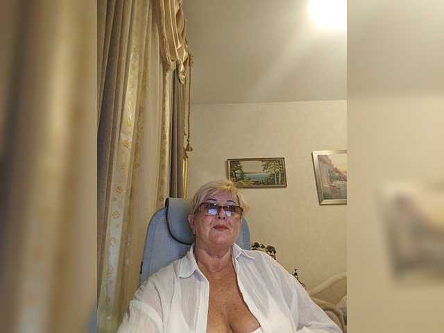 KarinkaSweet live cam on BongaCams