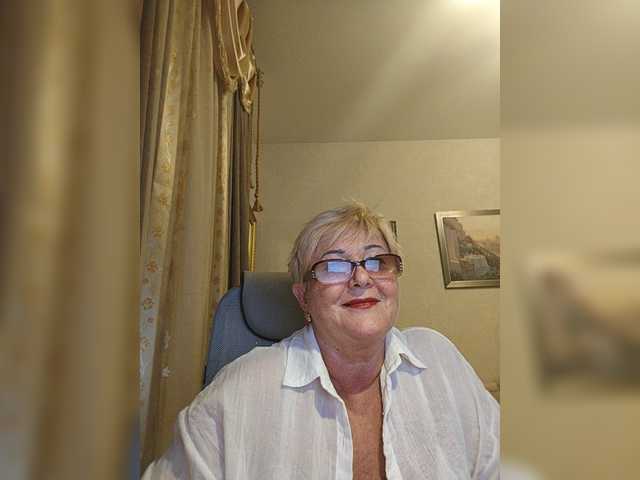 KarinkaSweet live cam on BongaCams