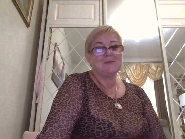 KarinkaSweet live cam on BongaCams