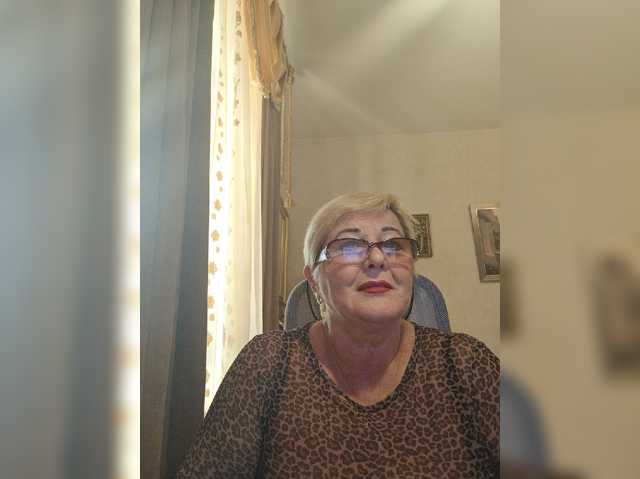 KarinkaSweet live cam preview