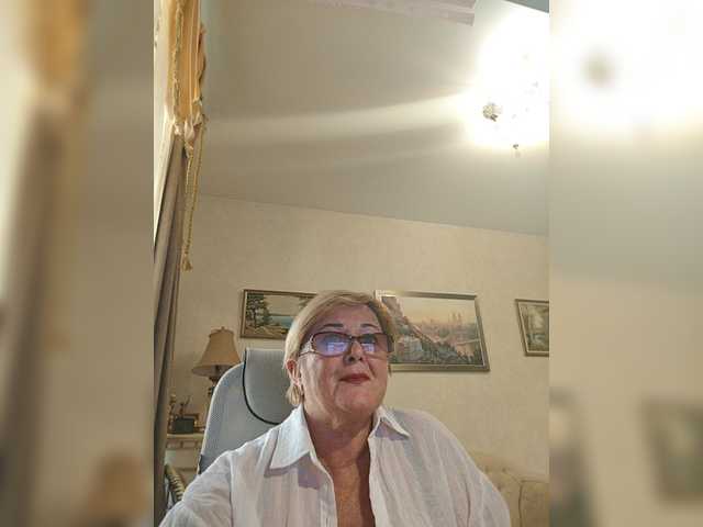KarinkaSweet live cam on BongaCams