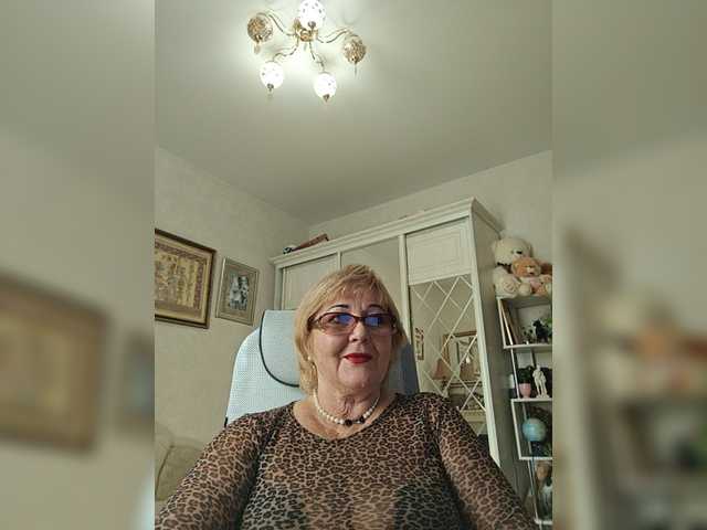 KarinkaSweet's BongaCams show and profile