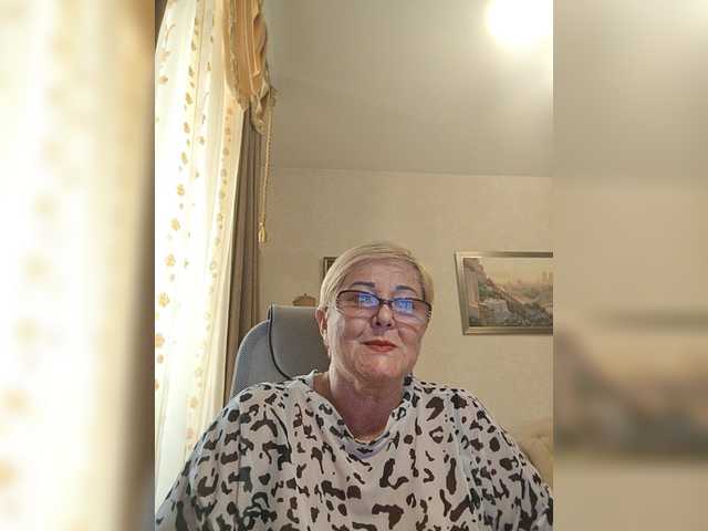 KarinkaSweet live cam on BongaCams
