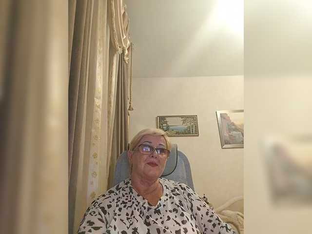 KarinkaSweet live cam on BongaCams