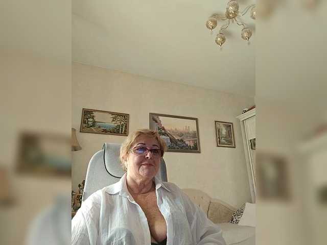 KarinkaSweet live cam on BongaCams