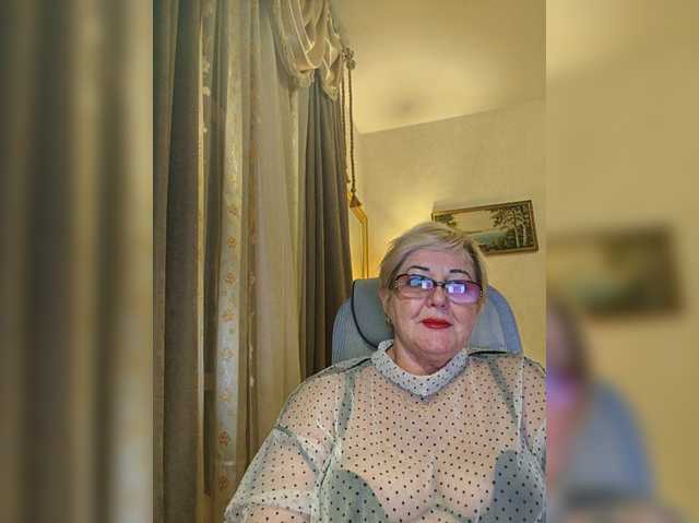 KarinkaSweet live cam on BongaCams