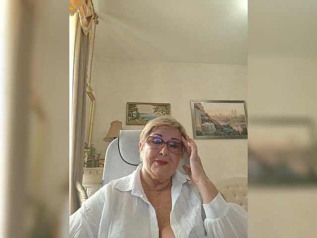 KarinkaSweet live cam on BongaCams