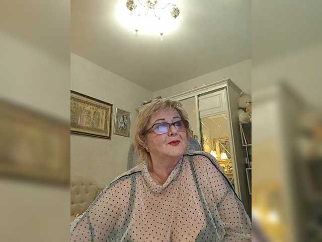 KarinkaSweet's BongaCams show and profile