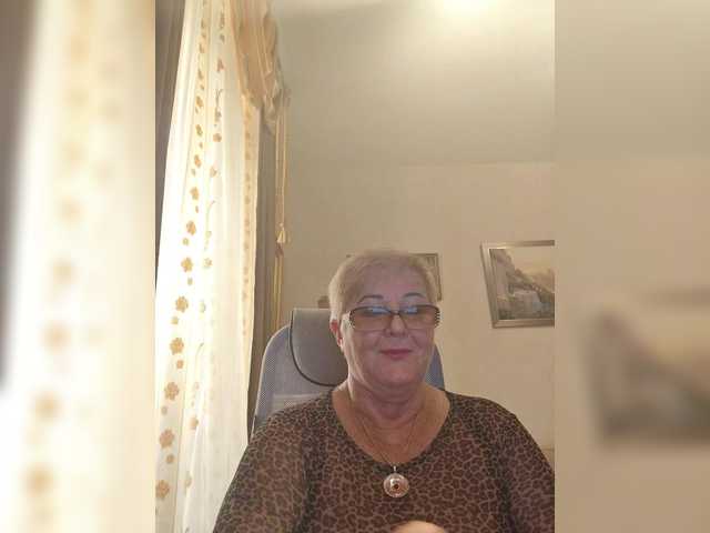 KarinkaSweet live cam on BongaCams
