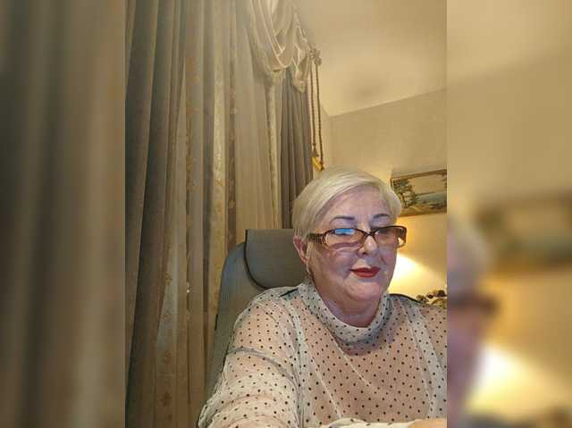 KarinkaSweet live cam on BongaCams