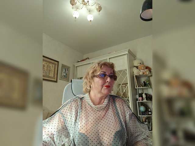 KarinkaSweet's BongaCams show and profile