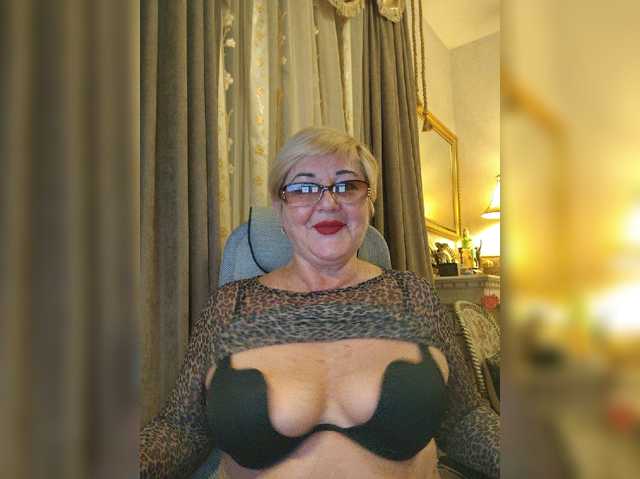 KarinkaSweet live cam preview