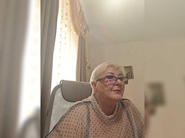 KarinkaSweet live cam on BongaCams