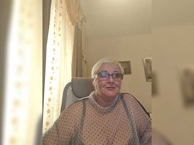 KarinkaSweet live cam on BongaCams