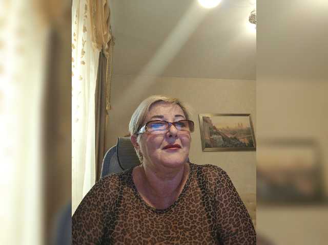 KarinkaSweet live cam on BongaCams