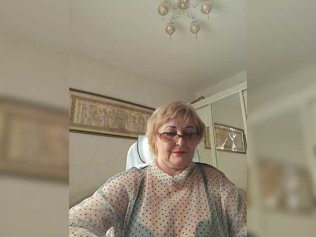 KarinkaSweet's BongaCams show and profile