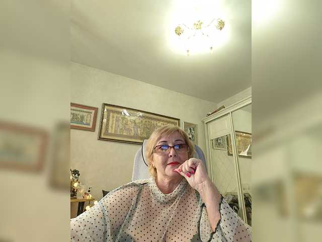 KarinkaSweet's BongaCams show and profile