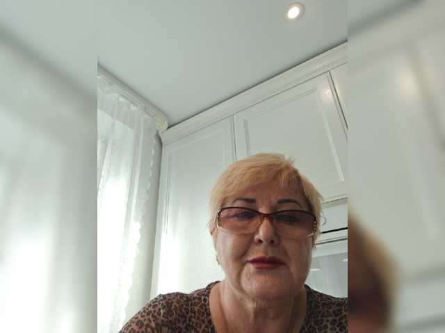 KarinkaSweet live cam preview
