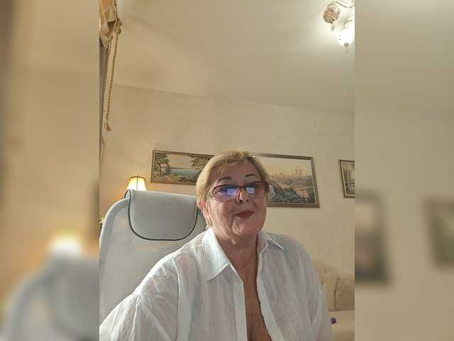 KarinkaSweet live cam on BongaCams