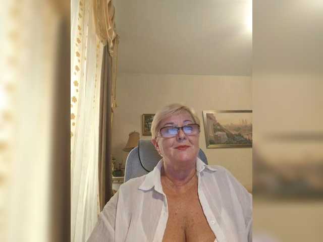 KarinkaSweet live cam on BongaCams