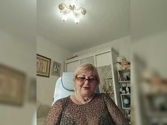 KarinkaSweet's BongaCams show and profile