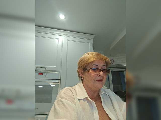 KarinkaSweet live cam on BongaCams