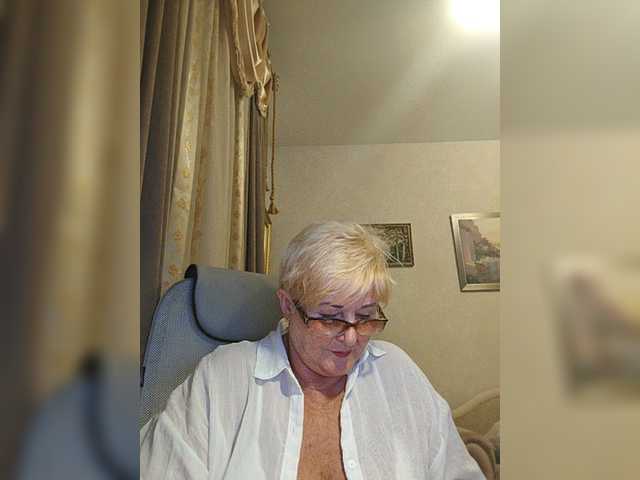 KarinkaSweet live cam on BongaCams