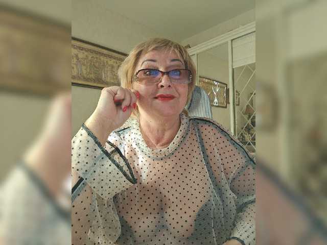 KarinkaSweet's BongaCams show and profile