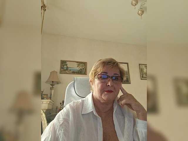 KarinkaSweet live cam on BongaCams