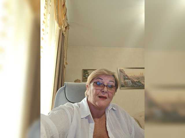 KarinkaSweet live cam on BongaCams