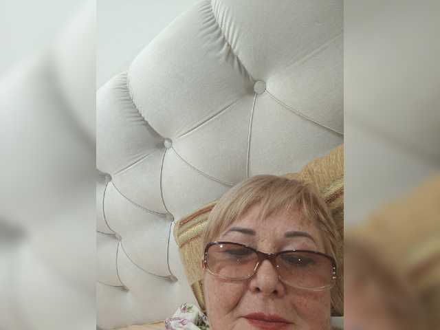 KarinkaSweet live cam on BongaCams