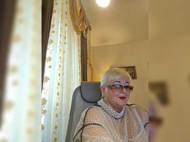 KarinkaSweet live cam on BongaCams