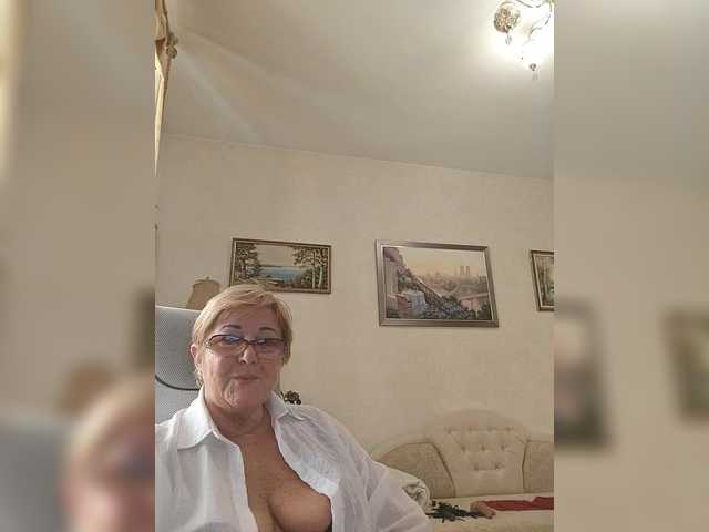 KarinkaSweet live cam on BongaCams