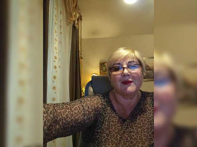 KarinkaSweet live cam on BongaCams