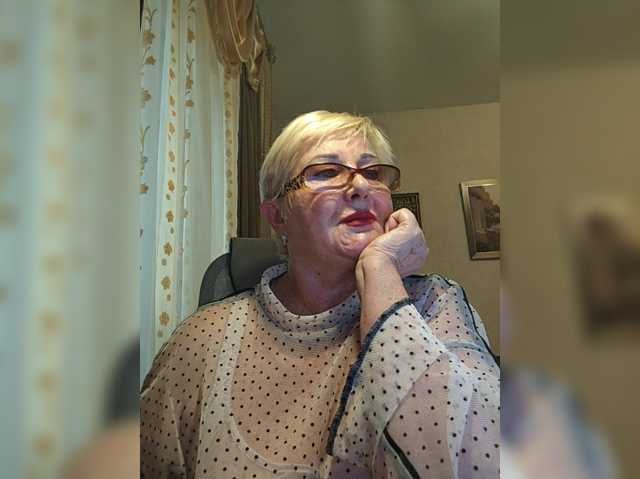 KarinkaSweet live cam on BongaCams