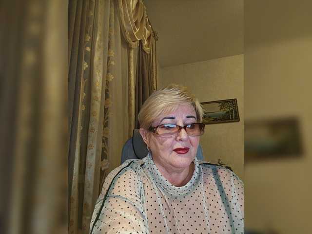 KarinkaSweet live cam on BongaCams