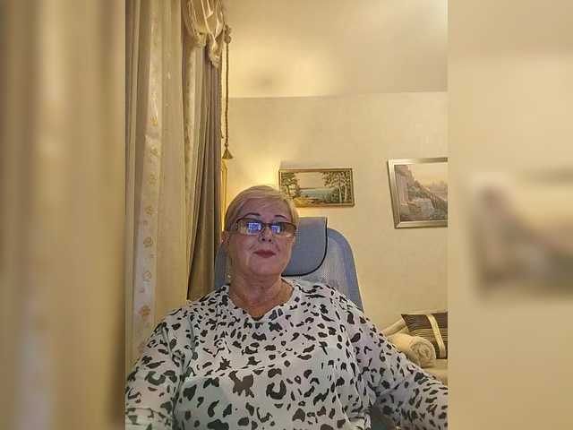 KarinkaSweet live cam on BongaCams